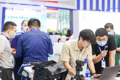 中西部(十堰)汽车汽配商品交易会展会现场图片