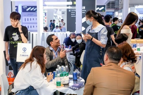 古镇灯饰生产设备原辅材料及配套服务展展会现场图片