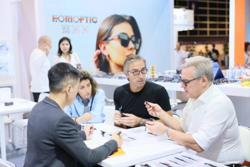 第32中国届香港国际眼镜展吸引约13,000名买家莅临参观:环保智能眼镜带动需求增长