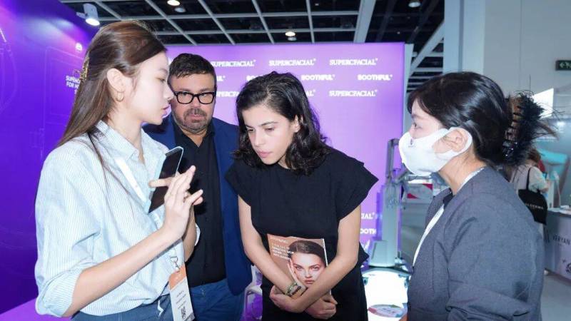 惊艳国际!超清秀2.0与修丝芙双双闪耀2025年香港亚太美容展