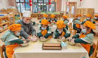 云梦鱼面非遗技艺飘香幼儿园 年轻夫妇携幼儿传扬传统