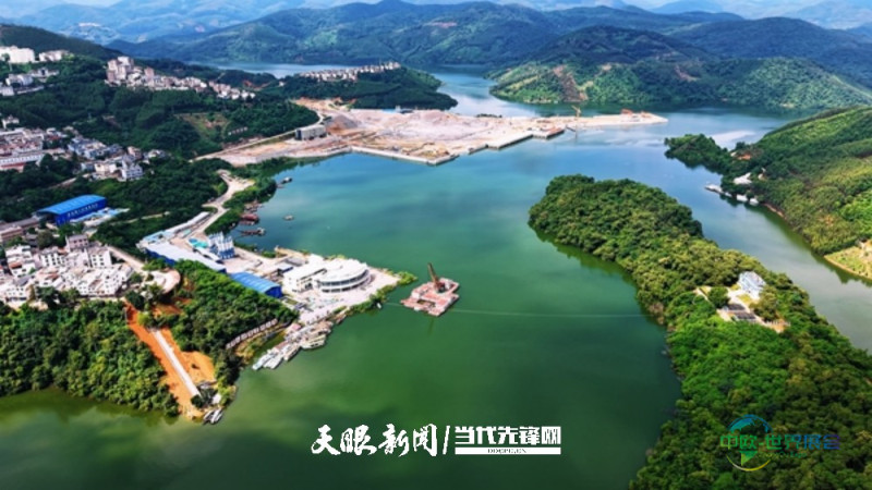 建设中的富宁港.jpg
