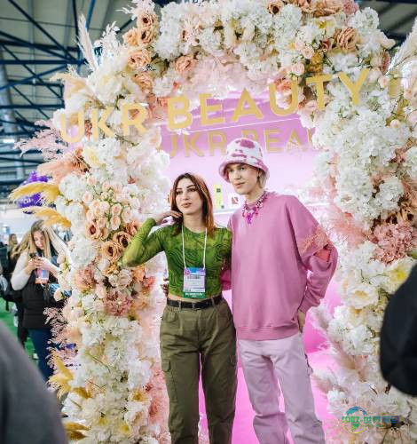 2026年乌克兰基辅国际美容美发展览会,英格洛特大师班聚焦红酒妆容