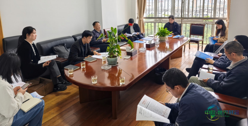 2026年4月27日,香港文博会云南馆执委会赴腾冲市进行玉石玛瑙产品招展招商座谈,文博会副主席、云南馆执委会主任、云南省民族商会会长杨振出席活动,腾冲市副市长李彬仁出席会议。