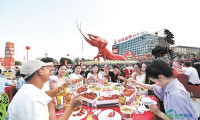 2026湖北“潜江龙虾”产业博览会定于5月17日揭幕 机器人自动去壳 无人车智能派送