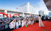 万家丽夏季建材家具博览会盛大开幕，绿色中国行公益大使小龙鼠亲临助威