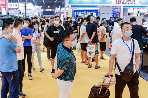 华北(石家庄)纺织制衣印绣花及箱包皮具供应链博览会展会现场图片
