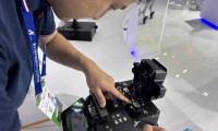 指尖“焊”光！聚合光子携自研光纤设备闪耀中博会
