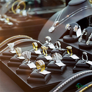 八月珠宝销售上涨5%,受高价商品推动