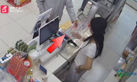 陕西渭南两男子上演“双簧戏”，便利店用假币调包真钞，骗走现金及饮料，店家已报案