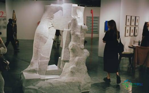美国迈阿密国际艺术展：Art Basel公布2026迈阿密海滩展会阵容与展厅新布局。